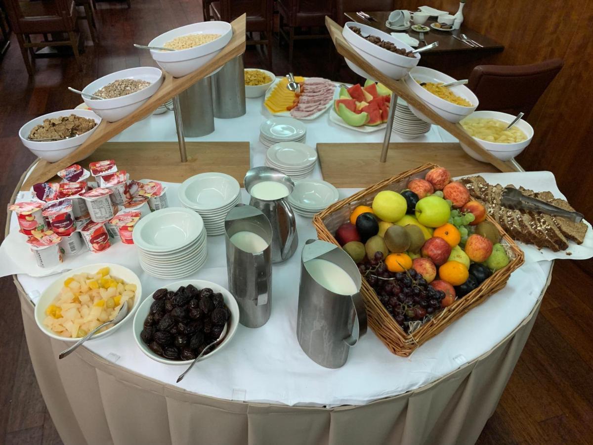 Lawlors Hotel Дангарван Экстерьер фото