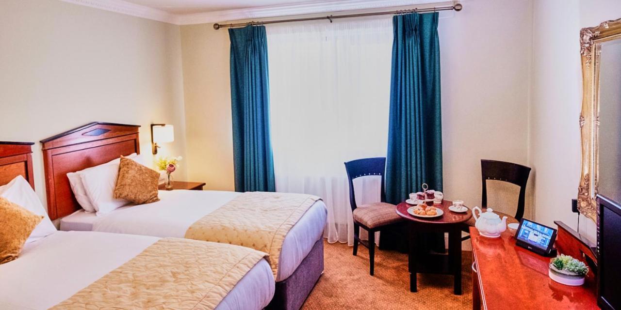Lawlors Hotel Дангарван Экстерьер фото