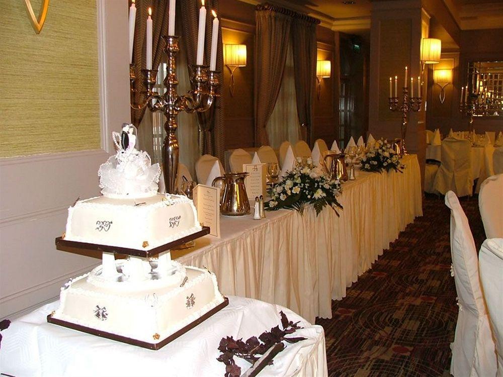 Lawlors Hotel Дангарван Экстерьер фото